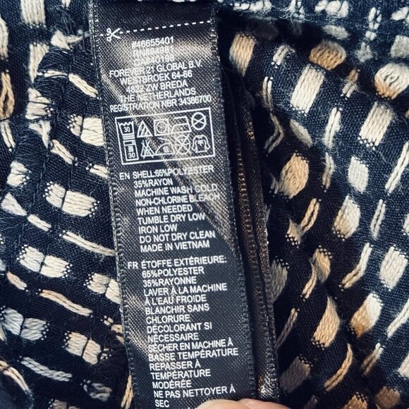 FOREVER 21 Textured Navy/White Shorts Medium Square Button-Front Grosgrain Waist - Picture 8 of 16